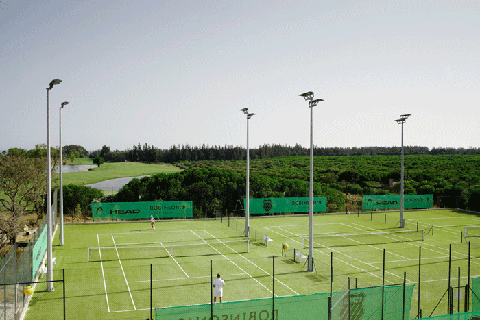 Die Tennisanlage im Robinson Club Quinta da Ria in Portugal